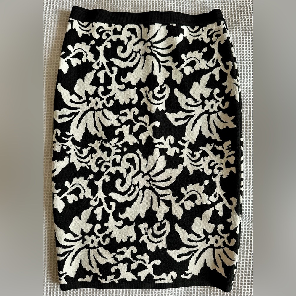 Jealous Tomato Knit Floral Skirt in Black and White SZ S